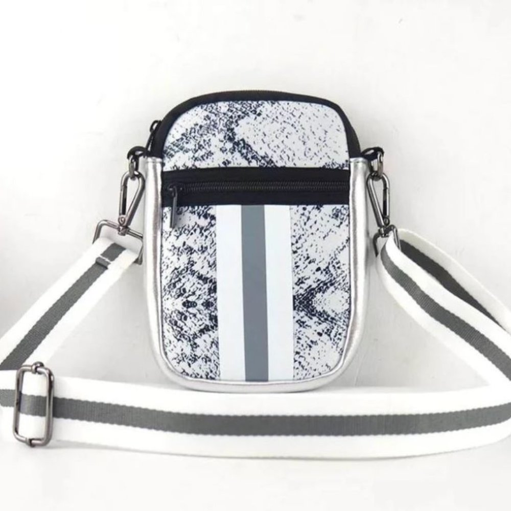 Womens Neoprene Snake print Crossbody camera messenger - NWOT